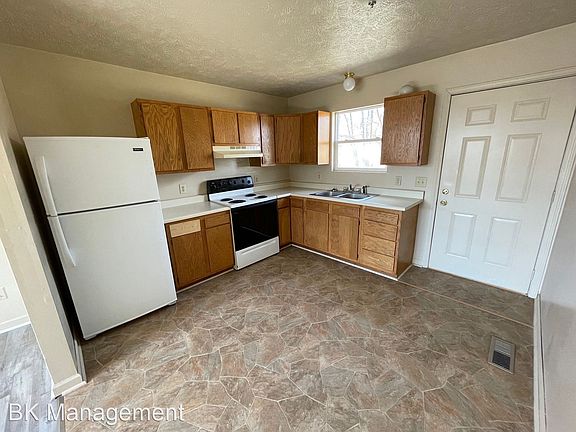 3rd image of 668 N Water St