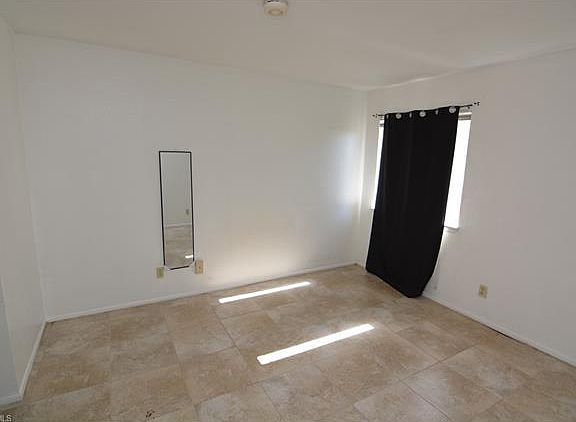 2nd image of 2855 Winkler Ave APT 117