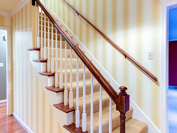 note hardwoods in foyer & kitchen