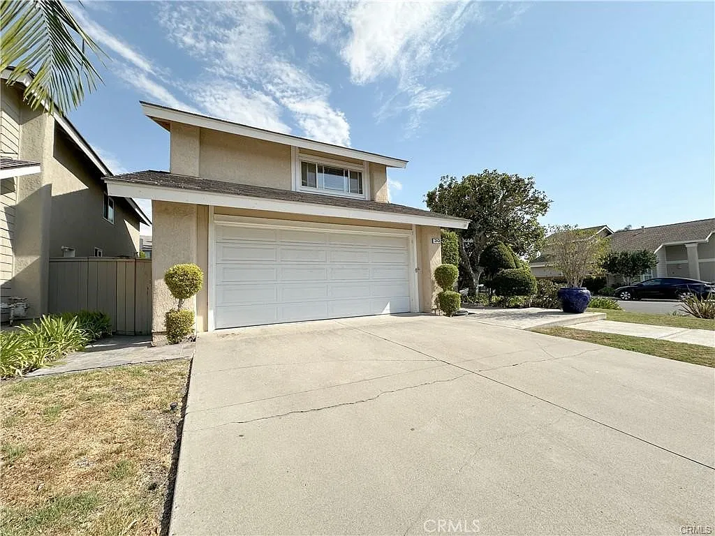 4 bed, 2178 sqft, $5,200 — Photo 2