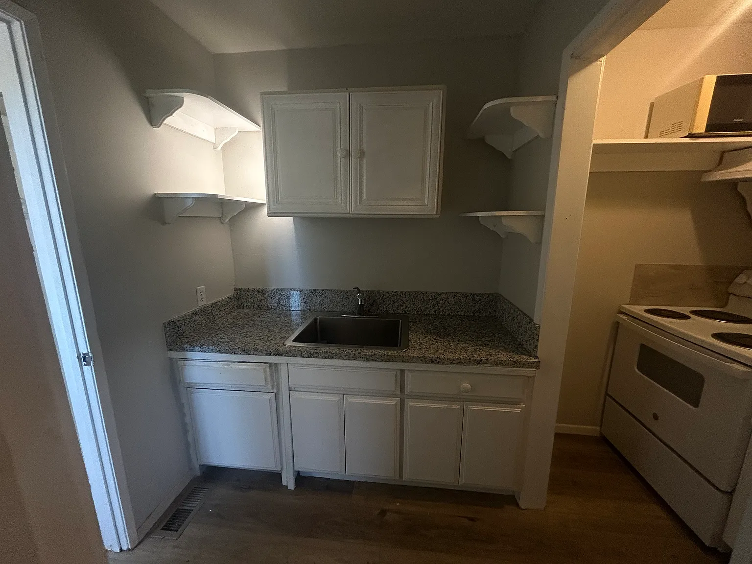 Studio, 650 sqft, $2,000 — Photo 4