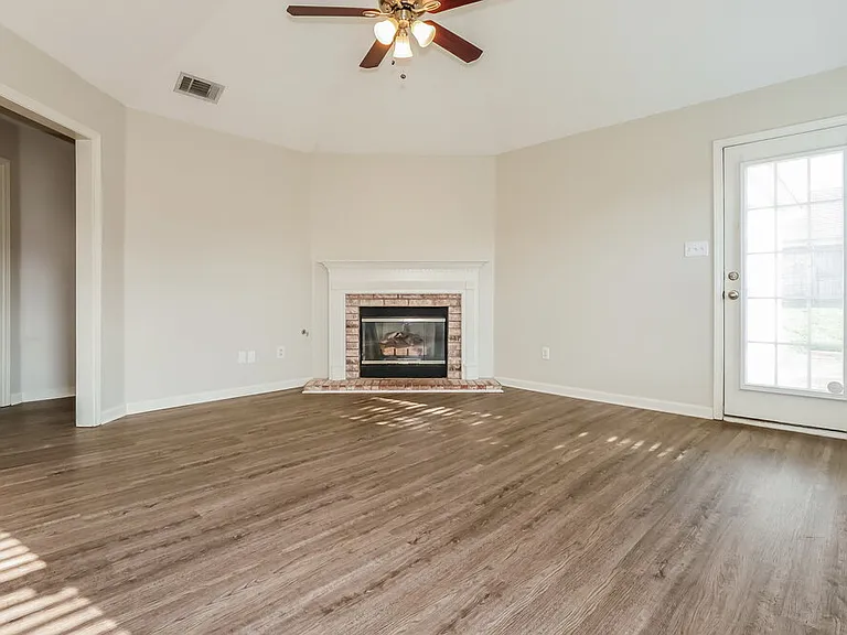 10104 Cross Hill Rd — Photo 5
