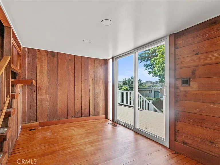 390 Islay St — Photo 10