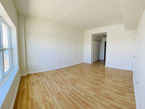 Unfurnished Master bedroom