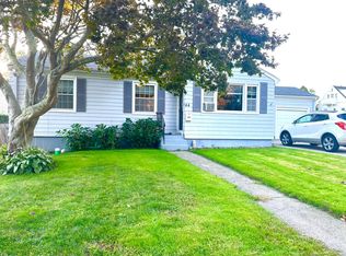 44 Livingston Pl, Middletown, RI 02842