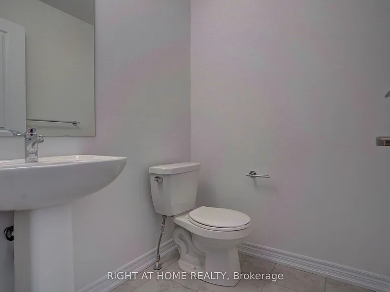 2038 Cameron Lott Cres — Photo 11