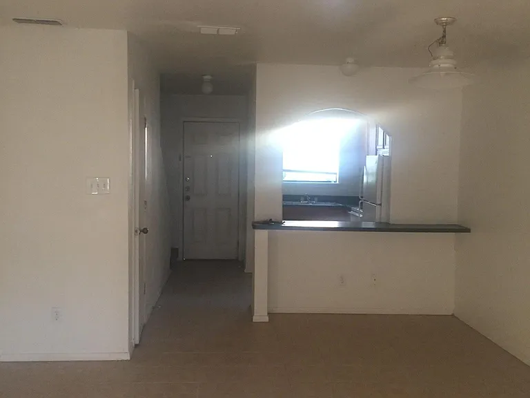 1034 N 77 Sunshine Strip — Photo 4
