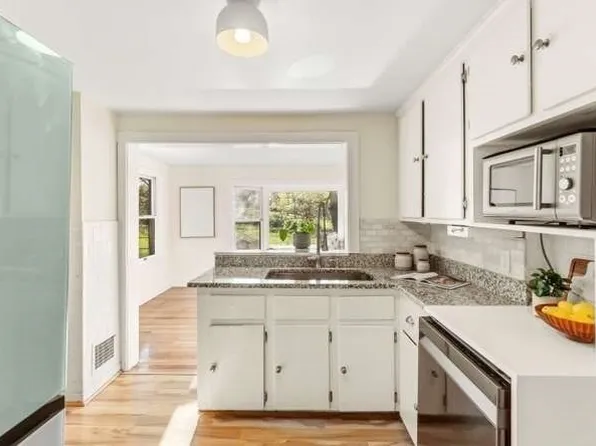 567 Poplar St, Roslindale, MA 02131
