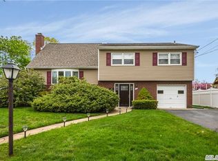 7 Frankel Rd, Massapequa, NY 11758