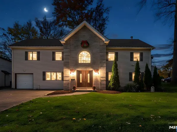 212 Lozier Ter, River Edge, NJ 07661