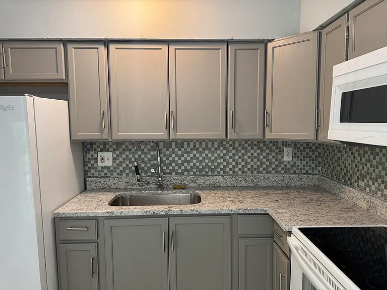 1740 SW 70th Way — Photo 9