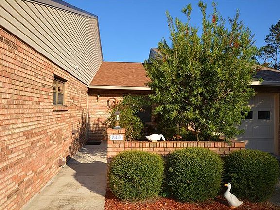 3rd image of 542 Lake Carolyn Cir