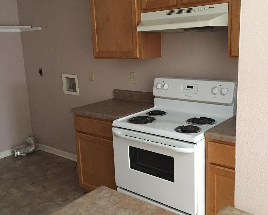 1st image of 114 Village Dr #114