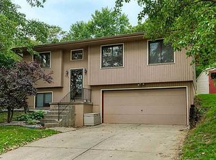 622 Hickory Hill Ln, Des Moines, IA 50317