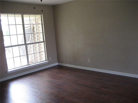 4th image of 601 Parker Cir