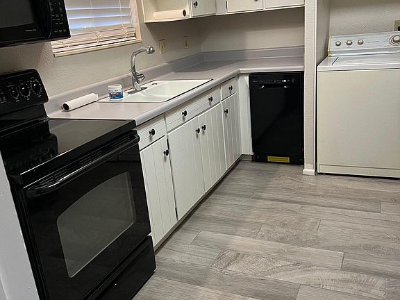 4th image of 458 N Harris Dr APT B