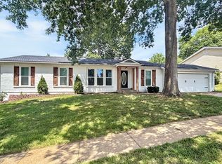 813 Big Bend Woods Dr, Manchester, MO 63021