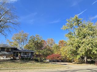 1910 University Dr, Charleston, IL 61920