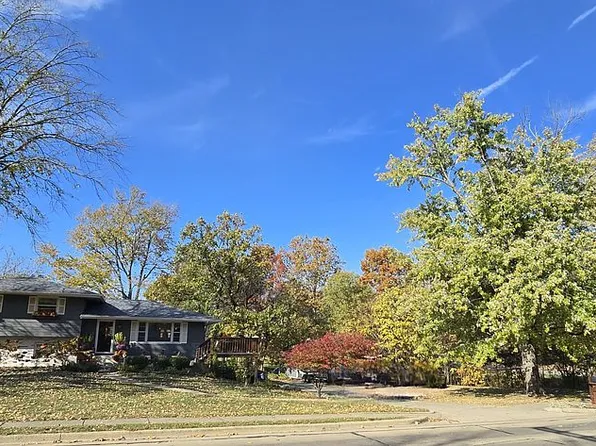 1910 University Dr, Charleston, IL 61920