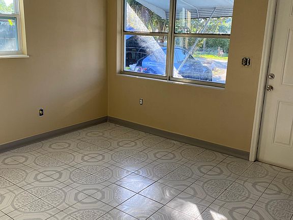4th image of 2612 NE 3rd Ct