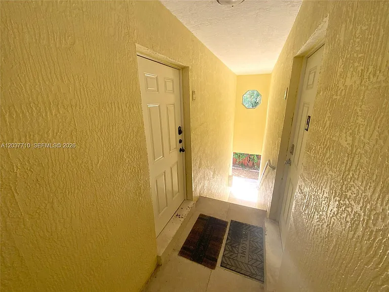 530 NE 15th Ct #7 — Photo 15