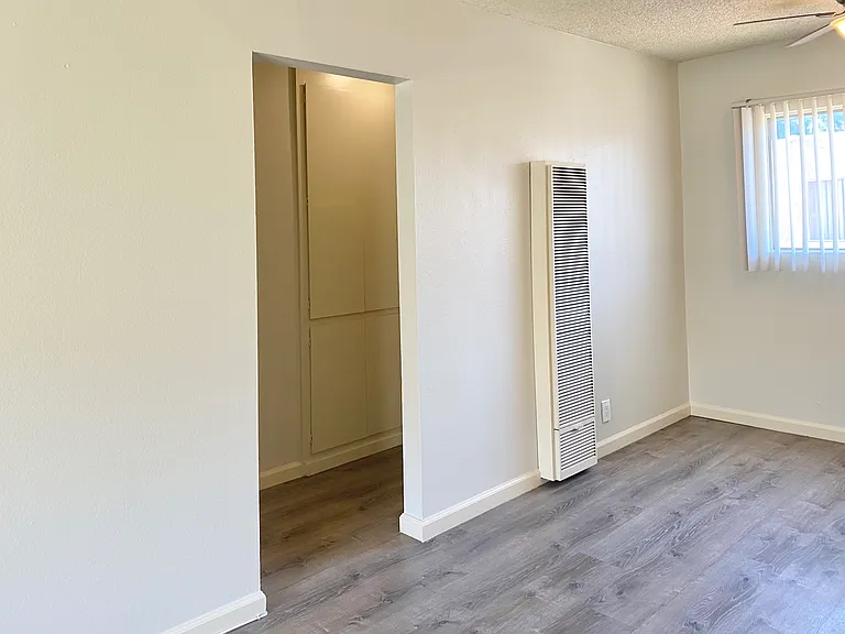 1425 E Orange Grove — Photo 11