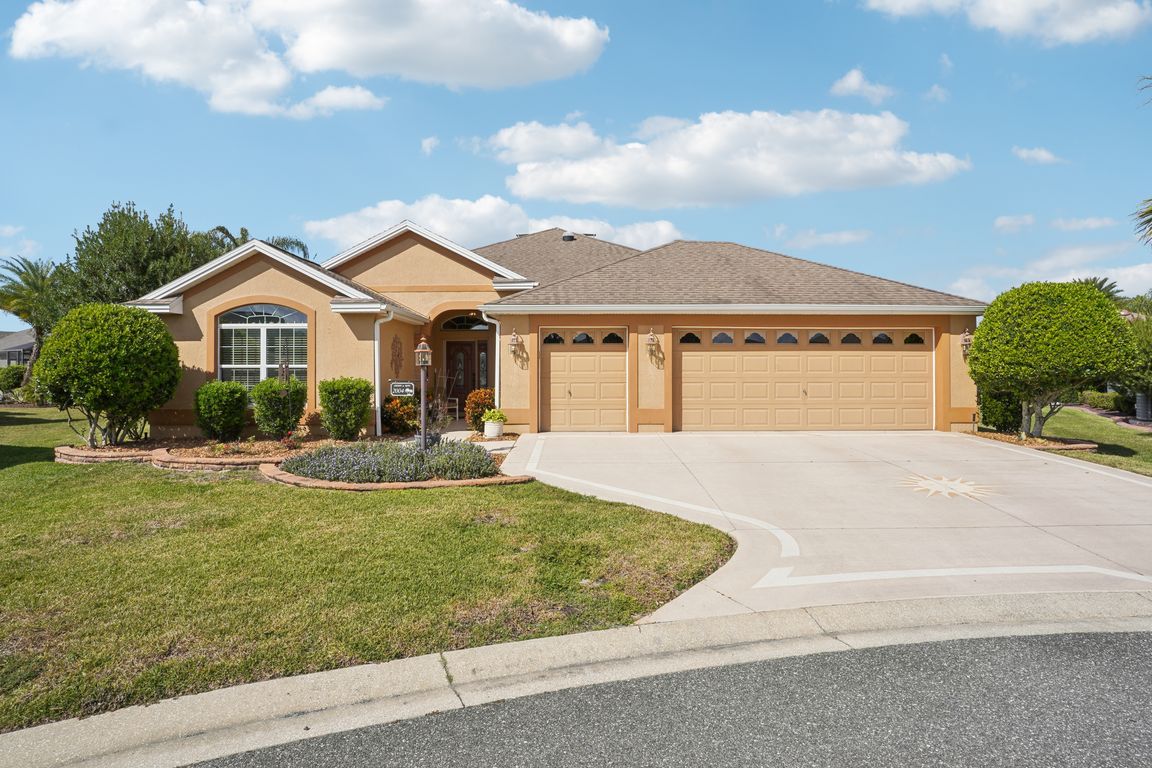 Royal Elm Rd-S0811-001.jpg