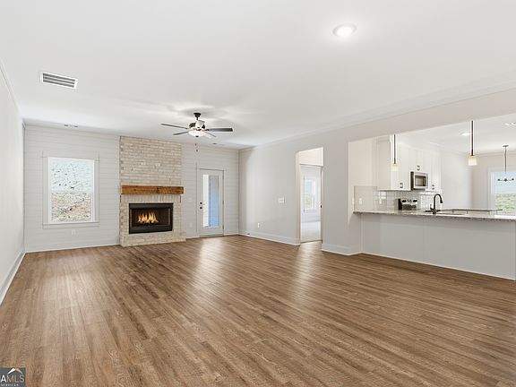 4th image of 425 Ayers Creek Dr