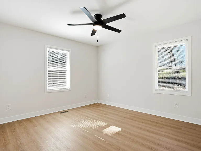 127 Perry St — Photo 18
