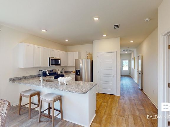4th image of 32130 Lexington Dr