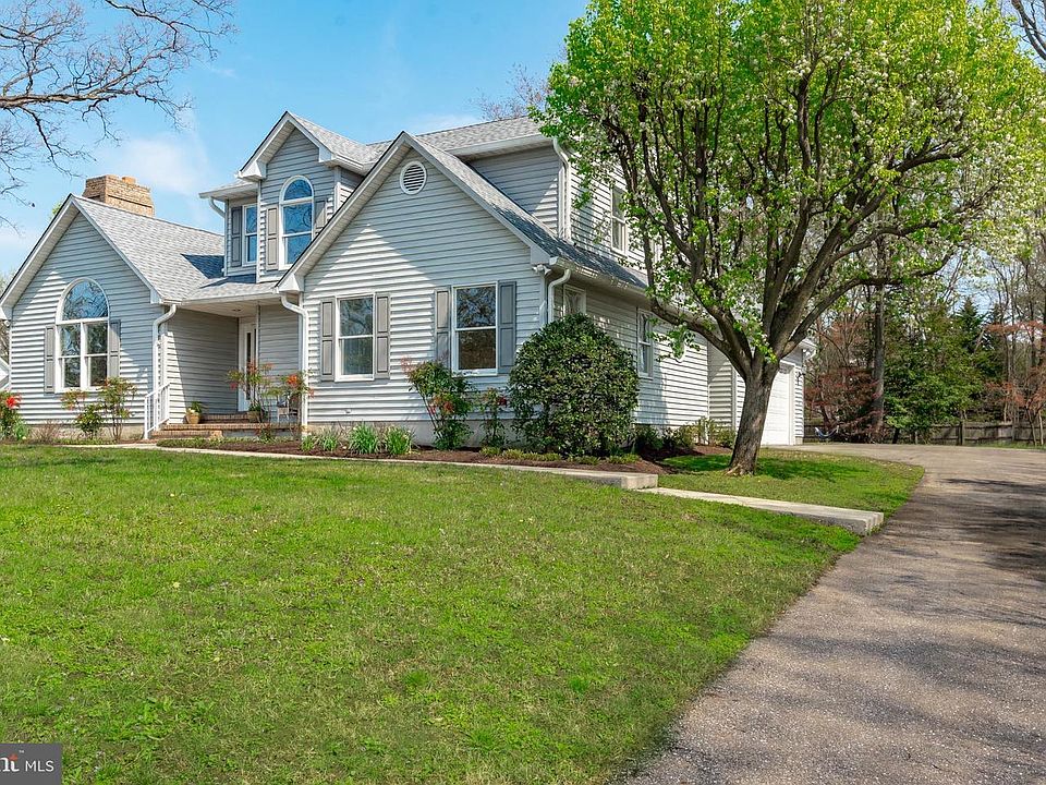 1st image of 737 Oak Grove Cir