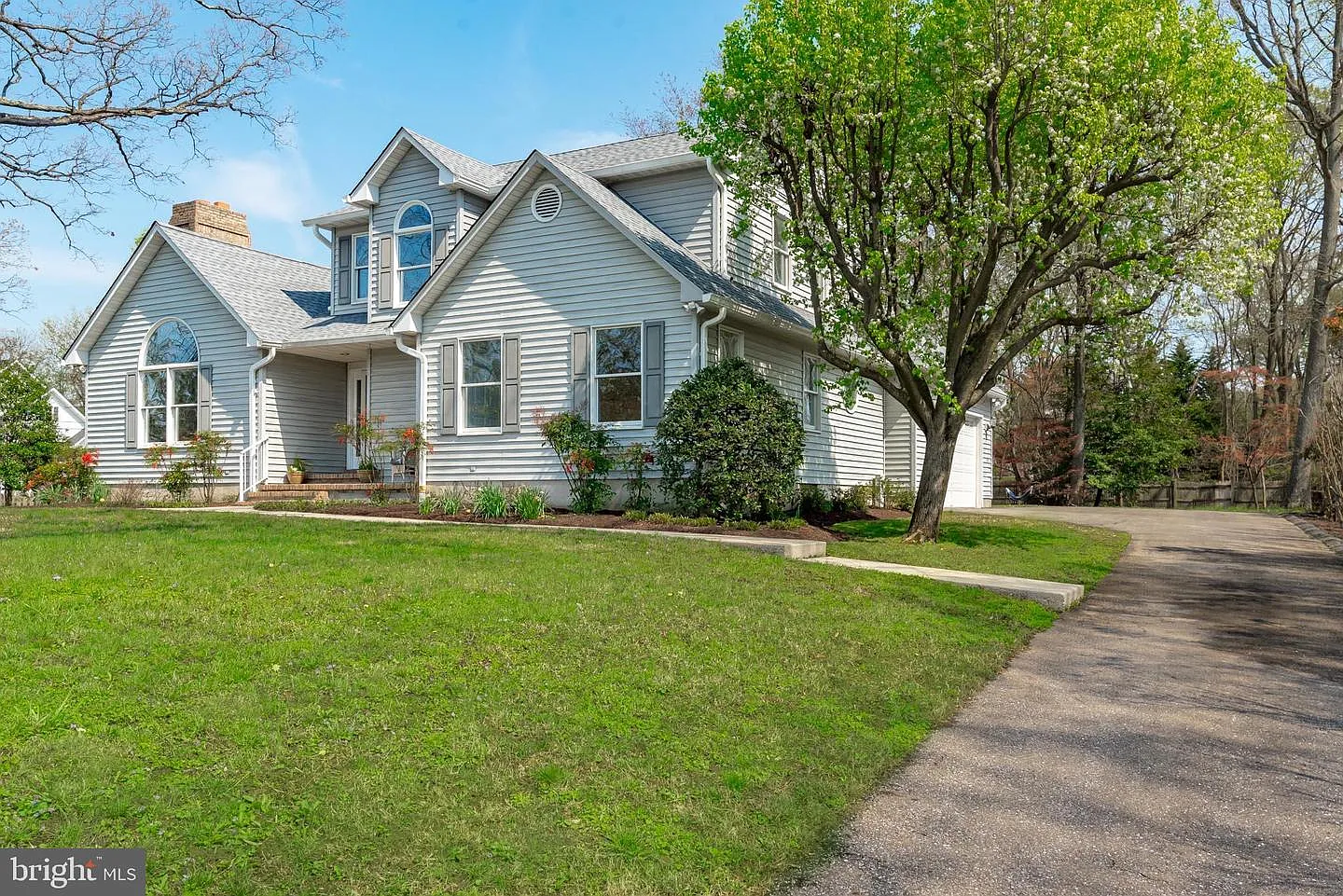 737 Oak Grove Cir photo 1
