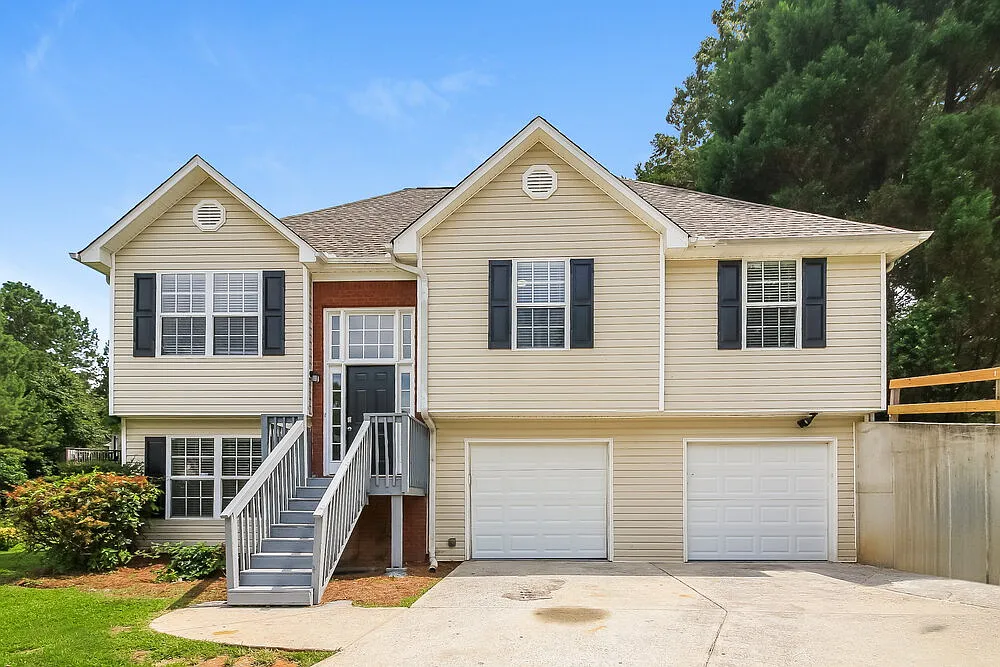 3 bed, 2.5 bath, 1267 sqft, $2,015 — Photo 1