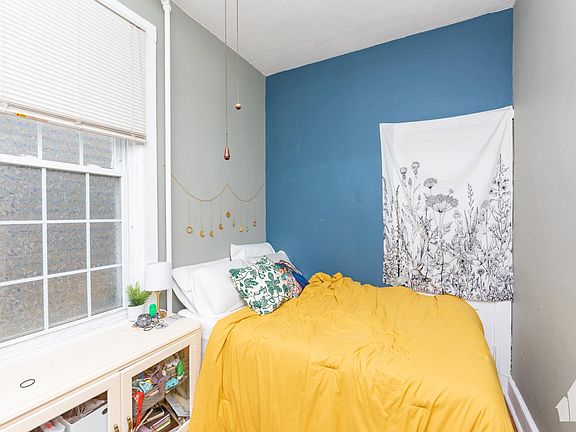 3rd image of 1543 W Barry Ave #1