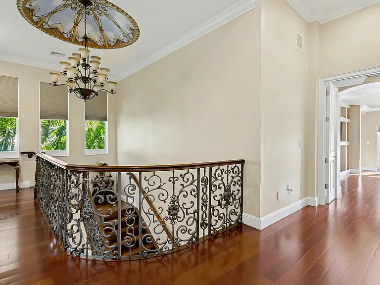 860 E Park Dr — Photo 47