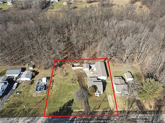 3rd image of 3990 Crum Rd