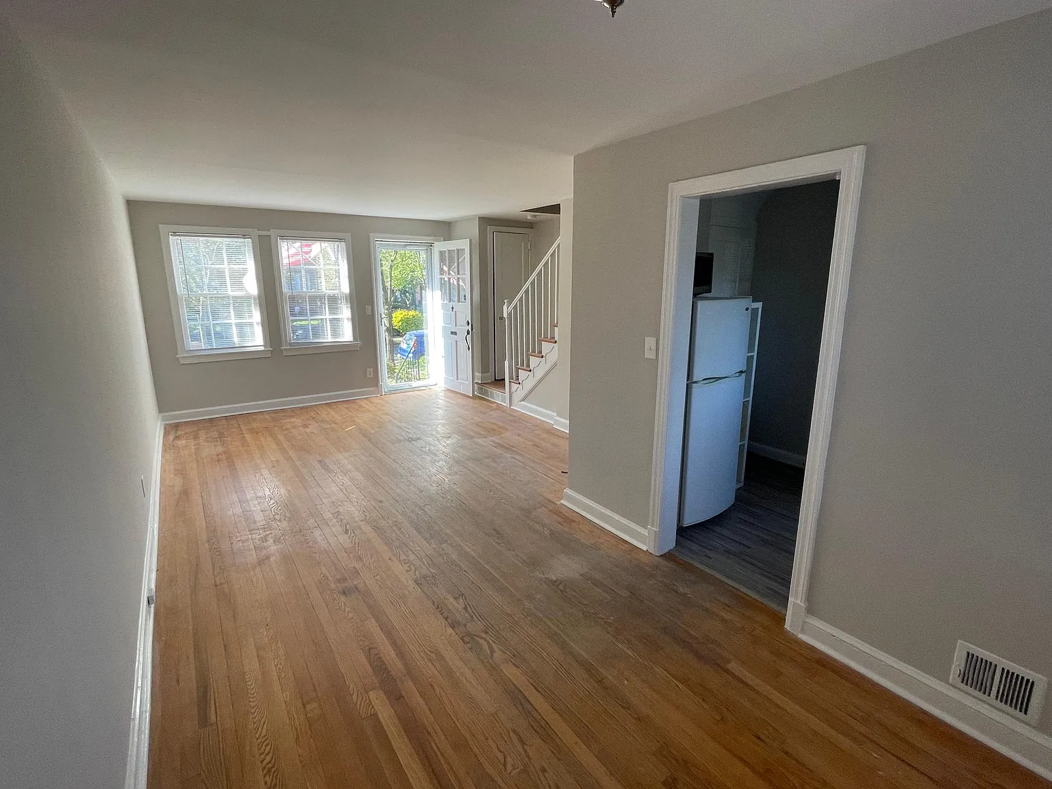 534 E Nelson Ave — Photo 3