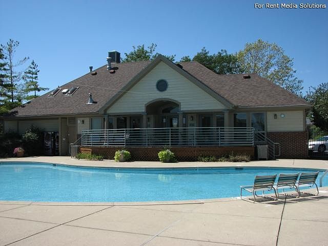 1st image of 2480 Foxhill Dr