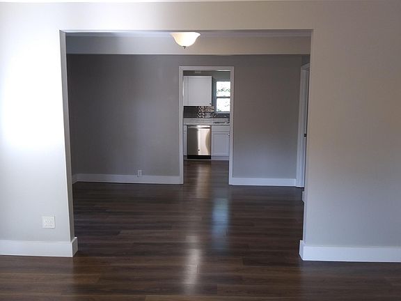 3rd image of 303 Druid Ln