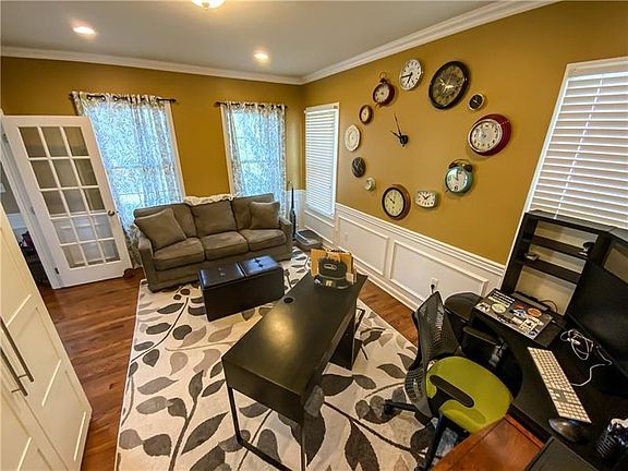 4th image of 223 Strawberry Cir