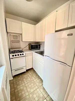 Rented by Guy Goldman, LREB | media 11