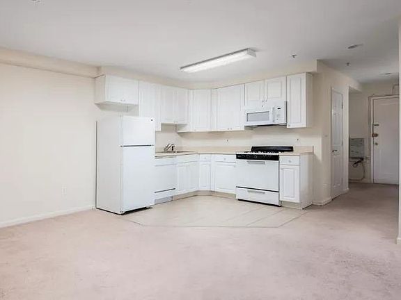 3rd image of 7312 Boulevard East #E