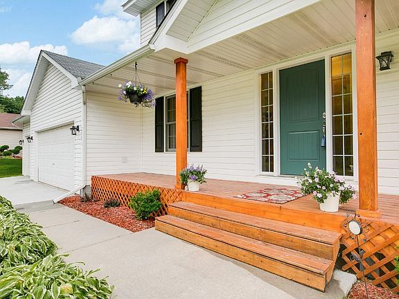 3rd image of 2551 Cypress St