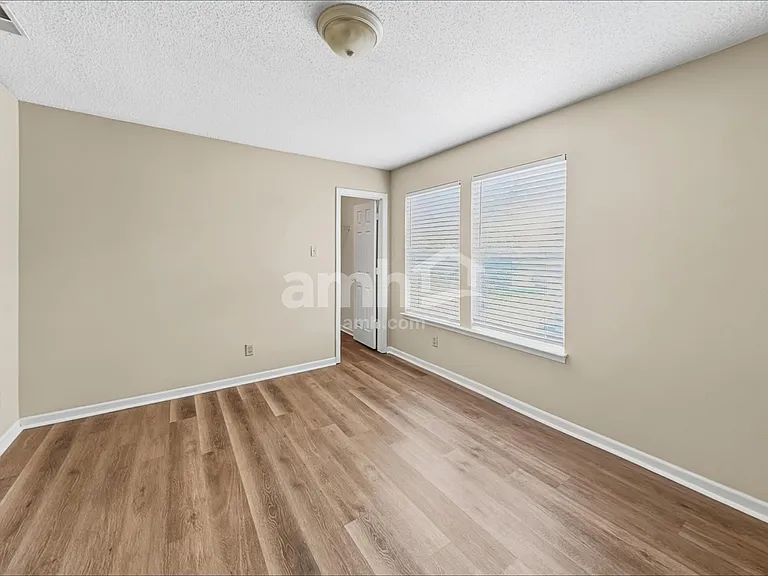 2324 Shadowbrook Dr — Photo 13