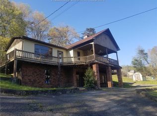 80 Canopy Ln, Elkview, WV 25071