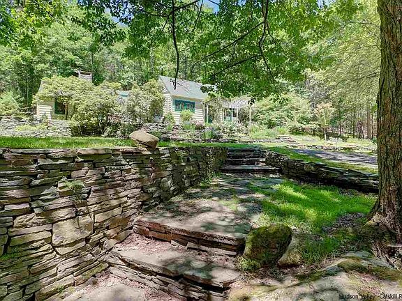 3rd image of 27 Piney Woods Rd