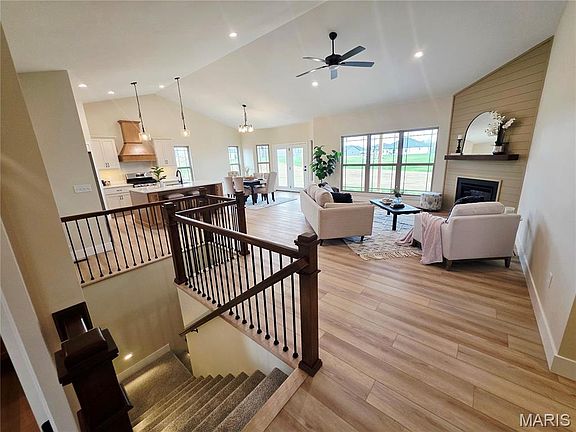 4th image of 3740 Golfview Cir