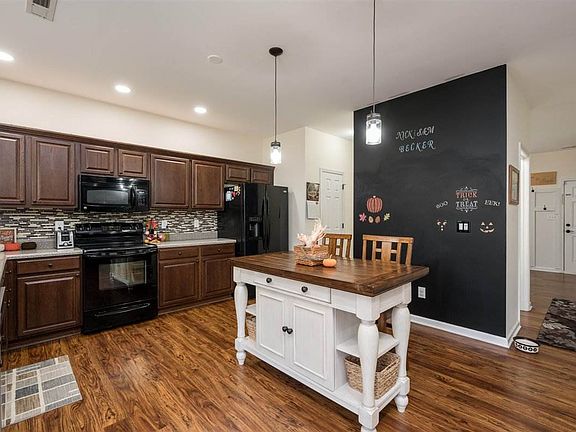 4th image of 324 Jewel Haven Way