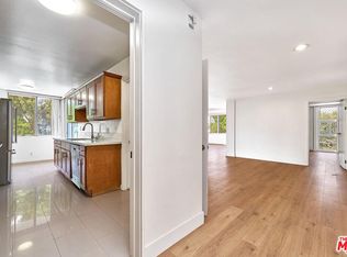 9221 Charleville Blvd APT E, Beverly Hills, CA 90212