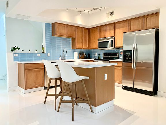 2nd image of 2402 E 5TH Street #1690